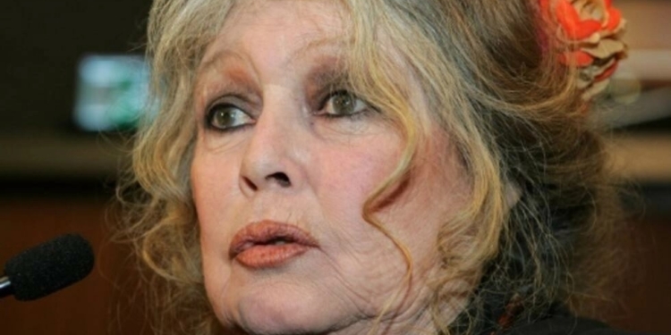 Известной французской актрисе и зоозащитнице Брижит Бардо грозит штраф в 25 тыс.евро – за оскорбление жителей острова Реюньон