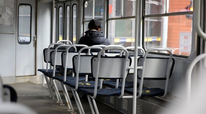 В Латвии отменят льготный проезд для людей без Covid-сертификатов