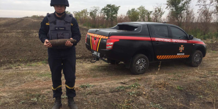 Николаевские пиротехники обезвредили артснаряд, найденный у Снигиревки (ФОТО)