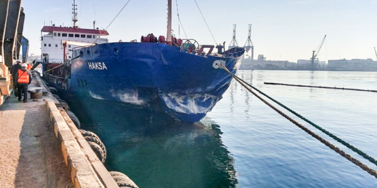 Турецкий сухогруз протаранил причал в порту Черноморск (ФОТО)