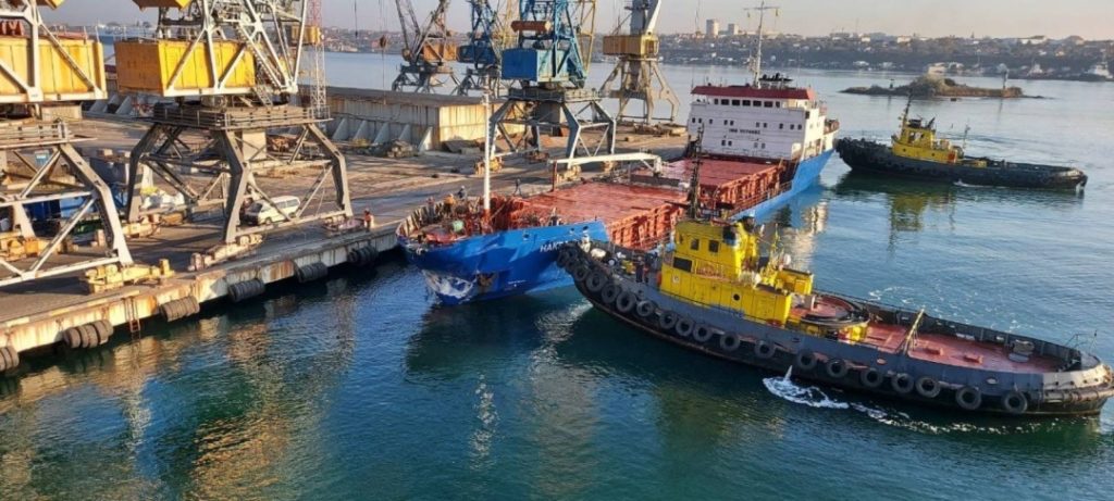 Турецкий сухогруз протаранил причал в порту Черноморск (ФОТО) 5