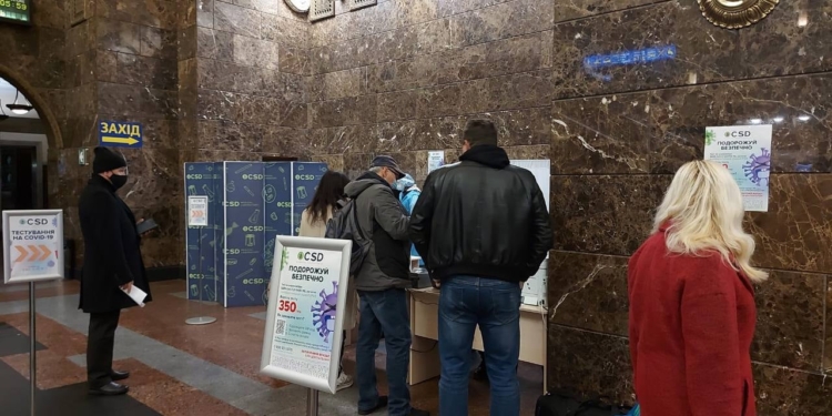 На 10 железнодорожных вокзалах заработали пункты тестирования на COVID-19 (ФОТО)