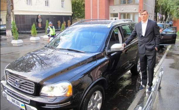 Любимые авто Усика. На чем ездит чемпион мира (ФОТО, ВИДЕО)