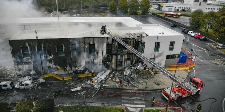 За штурвалом врезавшегося в дом самолета был румынский миллиардер
