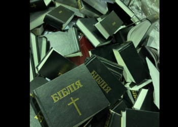 Под Киевом в пункт вторсырья привезли партию порезанных Библий