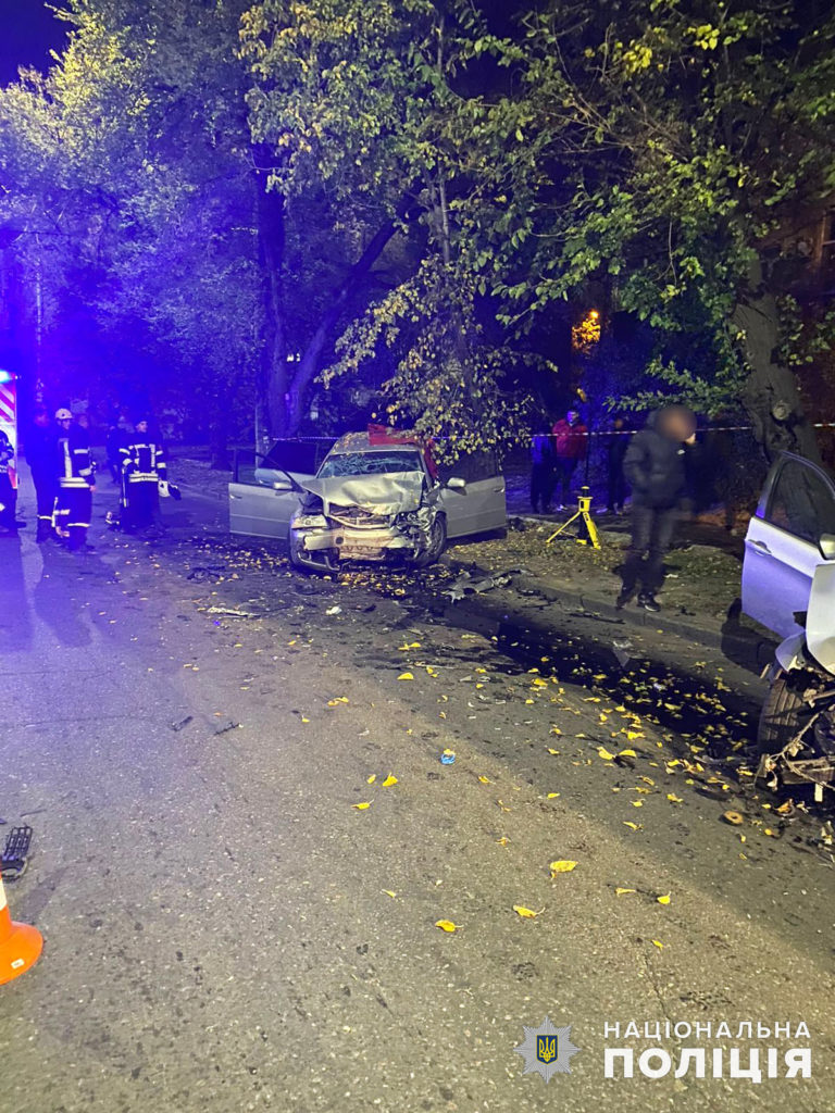 В Николаеве ночью "встретились" Audi и BMW: один погиб, пятеро в больнице (ФОТО) 2