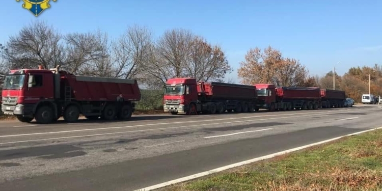 Машины с перегрузом заблокировали на Николаевщине – перевозчик заплатит 238 тыс.грн. штрафа (ФОТО)