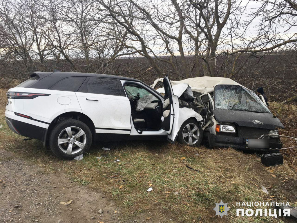 На Николаевщине из-за столкновения внедорожника и микроавтобуса пострадали три человека 5
