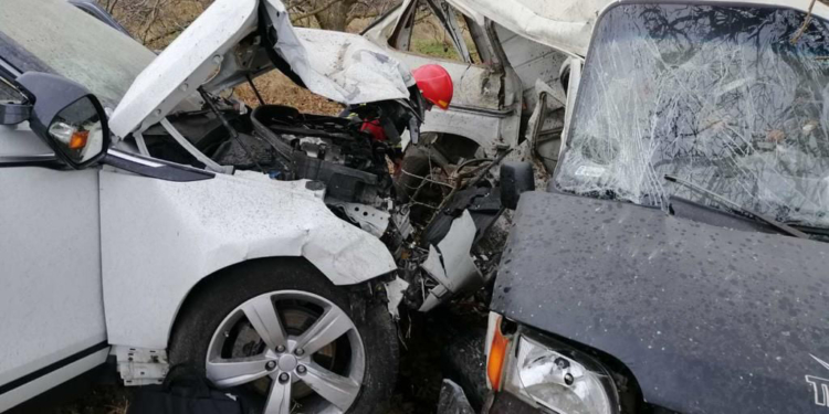 На Николаевщине из-за столкновения внедорожника и микроавтобуса пострадали три человека