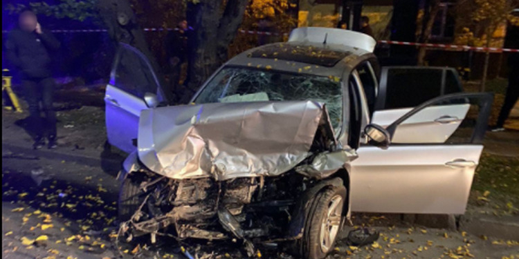 В Николаеве ночью “встретились” Audi и  BMW: один погиб, пятеро в больнице (ФОТО)