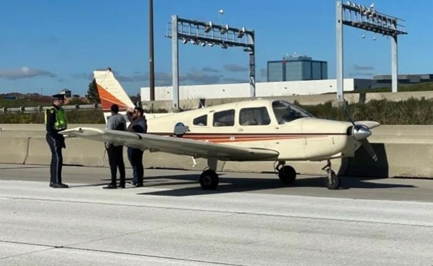 В Канаде самолет приземлился на загруженном автобане (ВИДЕО)