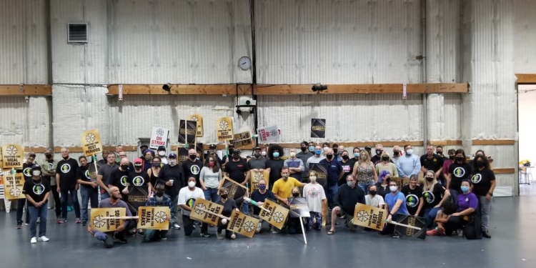 Работники Голливуда готовятся к крупнейшей забастовке в истории (ФОТО)