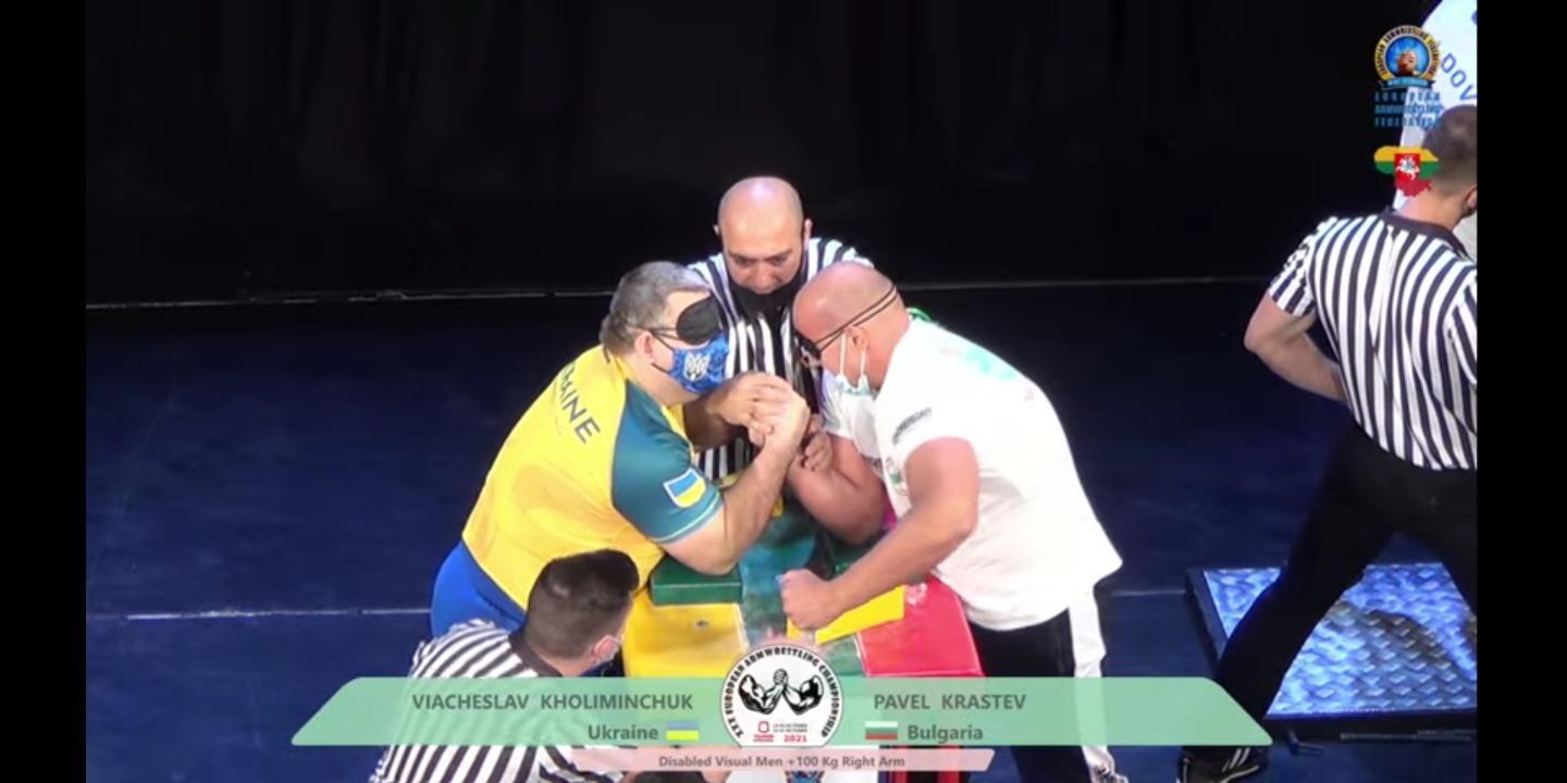 Обе руки – в медалях: николаевец завоевал еще и «серебро» чемпионата Европы по армреслингу (ФОТО)