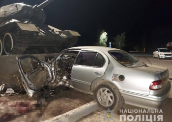 В Одессе водитель протаранил танк и погиб