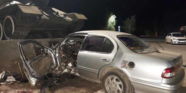 В Одессе водитель протаранил танк и погиб