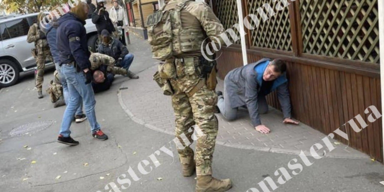 В Киеве СБУ задержала сотрудников ГБР: за провокацию взятки