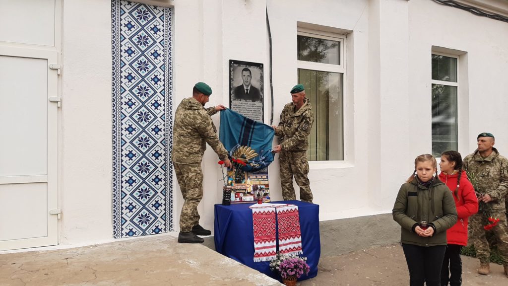 В Николаеве открыли мемориальные доски погибшим на Донбассе двум морпехам (ФОТО) 12