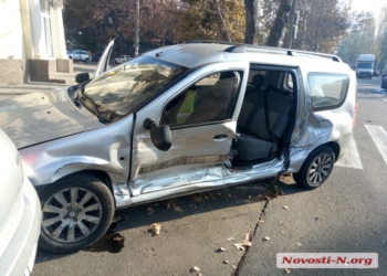 В тройном ДТП в центре Николаева пострадали два человека