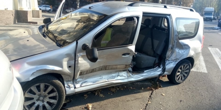 В тройном ДТП в центре Николаева пострадали два человека