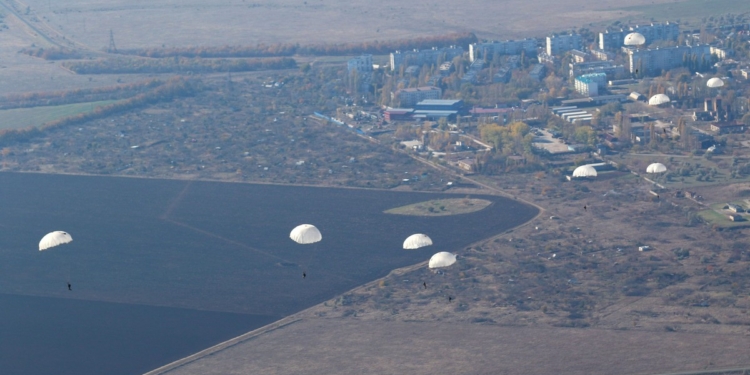 Морские пехотинцы и морские авиаторы покоряли небо над Николаевом (ФОТО, ВИДЕО)