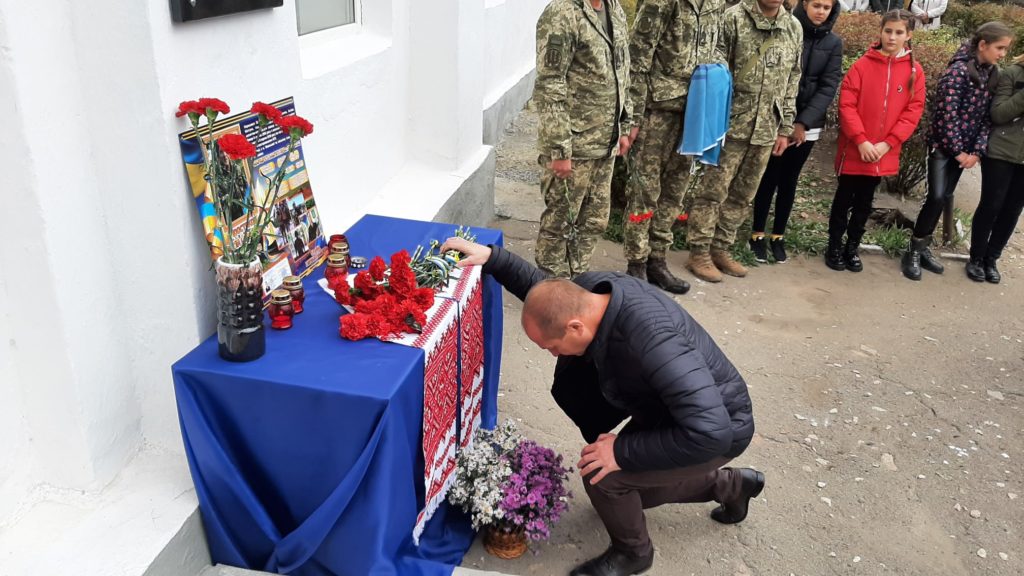 В Николаеве открыли мемориальные доски погибшим на Донбассе двум морпехам (ФОТО) 14