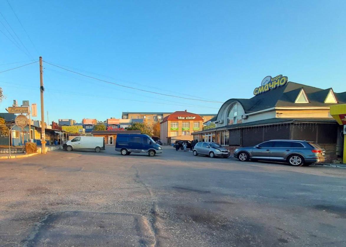 В Коблево припаркованная ГАЗель покатилась без водителя, под машину попала девочка (ФОТО)