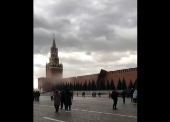 Ураган слегка “погрыз” стену Кремля в Москве (ВИДЕО)