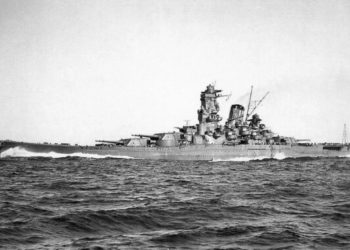 В Японии из-за вулканической активности всплыли 24 корабля, затонувшие во время войны (ФОТО)