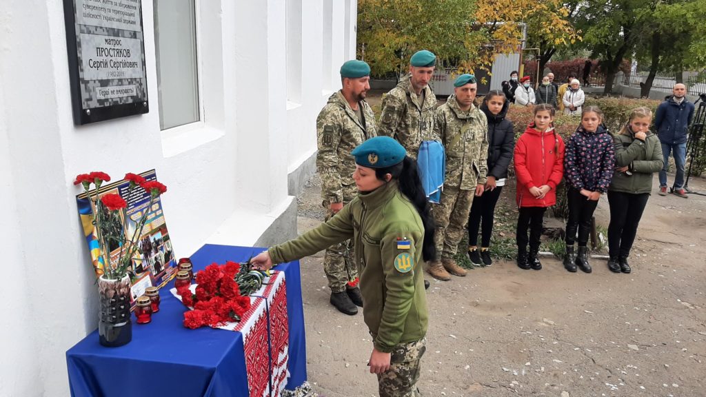 В Николаеве открыли мемориальные доски погибшим на Донбассе двум морпехам (ФОТО) 16