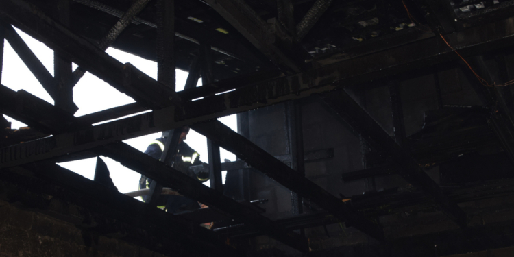 Большой пожар. В Николаеве горел столярный цех (ФОТО, ВИДЕО)