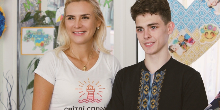 Анна Замазеева: Золотой голос Испании записал песню на слова николаевского парня (ВИДЕО)