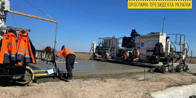 ЕДСК начал укладку бетона на объездной дороге Николаева