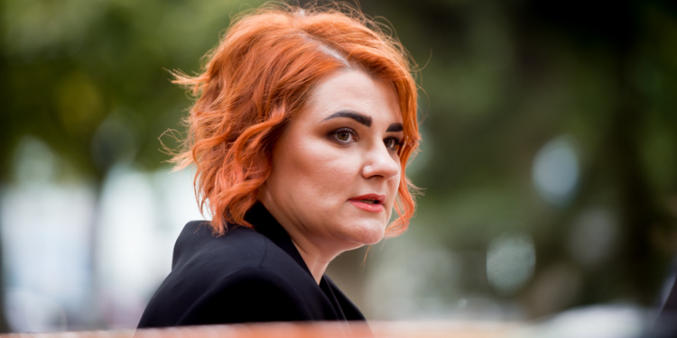 Выдворенная из фракции Буймистер хочет открыть Зеленскому глаза – “он не осознает, насколько власть обманывает украинский народ”