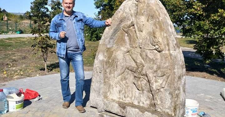 “Киммерийский всадник” уже стоит возле входа в городище Дикий Сад в Николаеве (ФОТО)