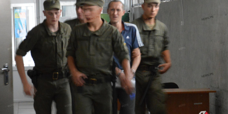 Уголовник, тяжело ранивший полицейского в Николаеве, ранее был осужден за нападение на Барашковского, но судья выпустила его из тюрьмы