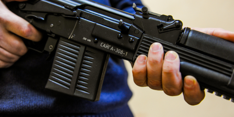 В России подросток открыл стрельбу в школе, его остановил директор (ВИДЕО)