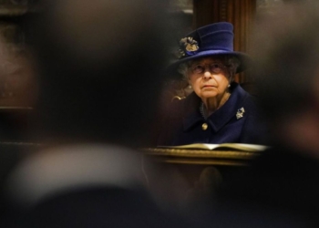 Все могут короли? Елизавете II врачи советуют отказаться от регулярного алкоголя