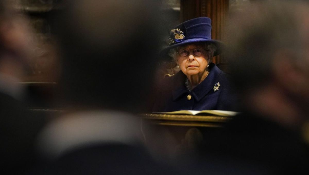 Все могут короли? Елизавете II врачи советуют отказаться от регулярного алкоголя