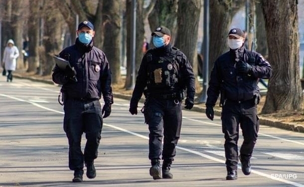 После того, как Херсон оказался в красной зоне, там вывели на улицу  противоковидные патрули