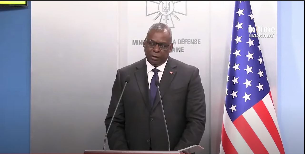 “Наша поддержка украинского суверенитета непоколебима”, – глава Пентагона в Киеве (ВИДЕО)