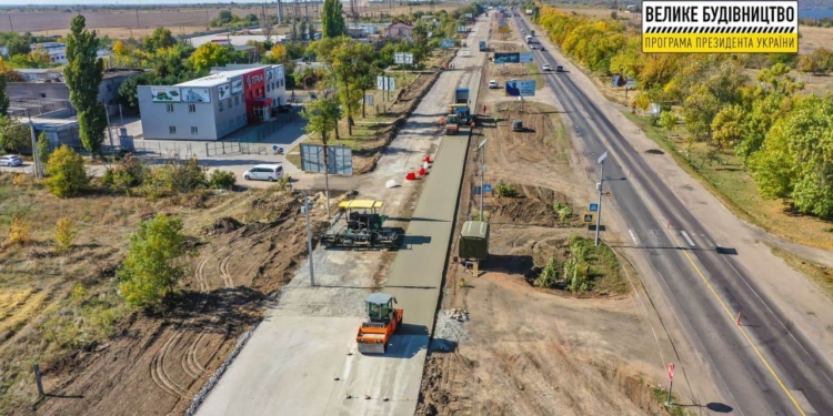 Сюрприз для собственников. На подъездах к Николаеву демонтируют рекламные конструкции (ФОТО)