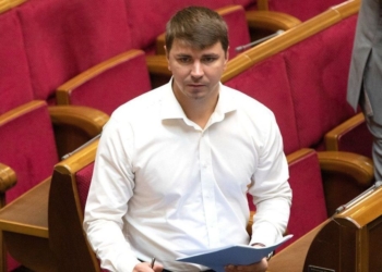 Водитель такcи, в котором умер нардеп Поляков, изменил показания