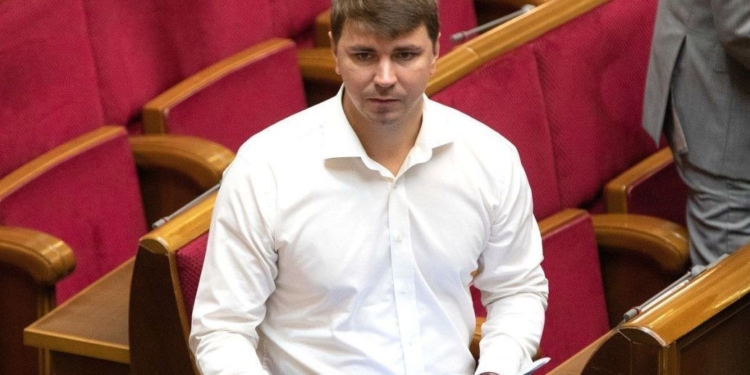 Водитель такcи, в котором умер нардеп Поляков, изменил показания