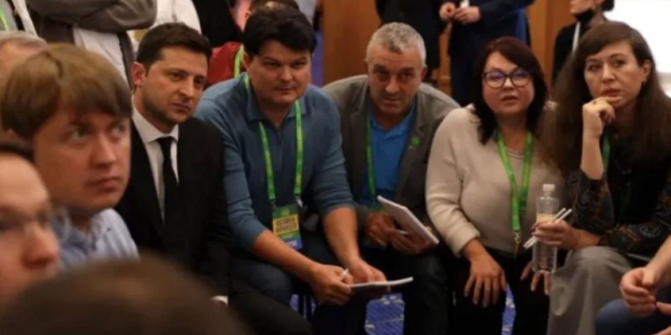 Отставка Разумкова. Зеленский напомнил нардепам, кому они всем обязаны, а несогласным во фракции не место