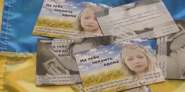 Около 3 тыс. причастных к “ЛДНР” хотят воспользоваться программой “Тебя ждут дома”. Одну раскаявшуюся отправили к нам