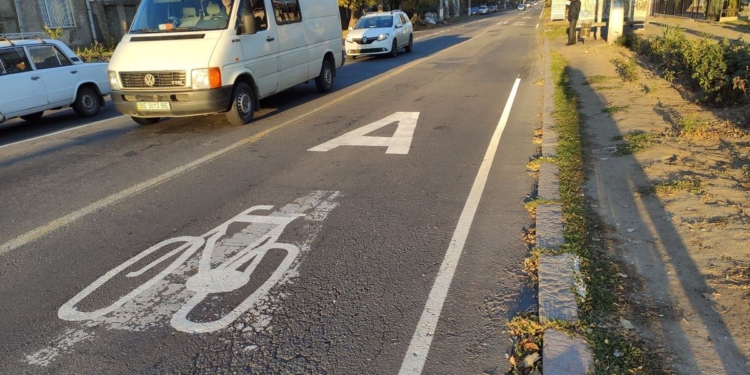 Велодорожка на Большой Морской в Николаеве готова. Жаль, первая пиктограмма – комом