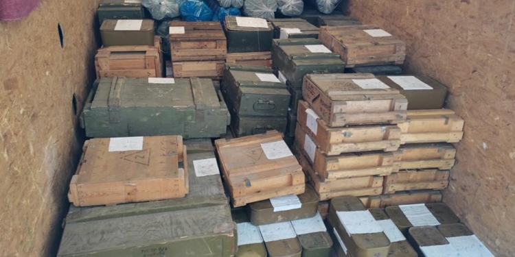 На Донбассе на базе роты полиции нашли склад неучтенного оружия – его готовили к продаже (ФОТО, ВИДЕО)