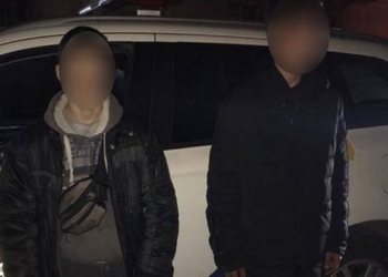 В Николаеве патрульные задержали двух подростков, которые обокрали автомобиль (ФОТО)