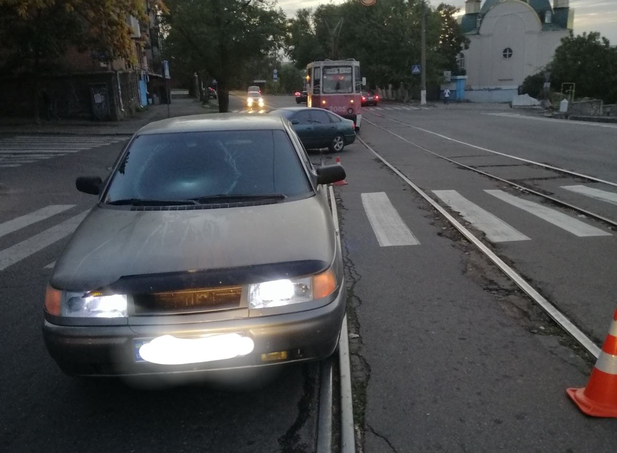 В Николаеве на пешеходном переходе сбили двух студенток – девушки в больнице (ФОТО)