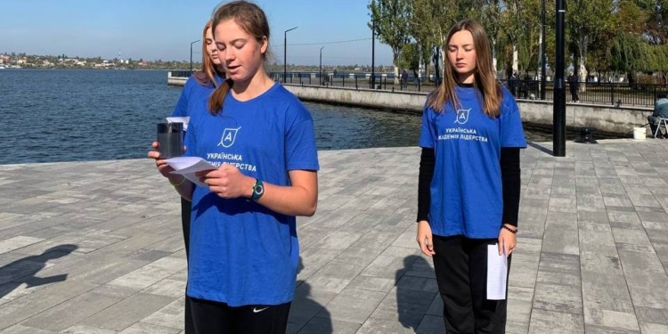 В Николаеве студенты УАЛ вспомнили имена всех погибших героев российско-украинской войны (ФОТО)